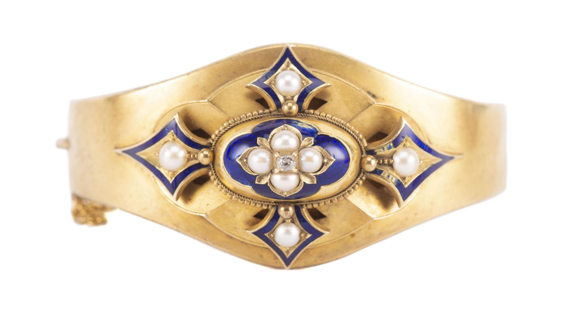 Bracelet rigide en or .750, émail serti de 8 perles de 4 mm et un diamant central de [...]