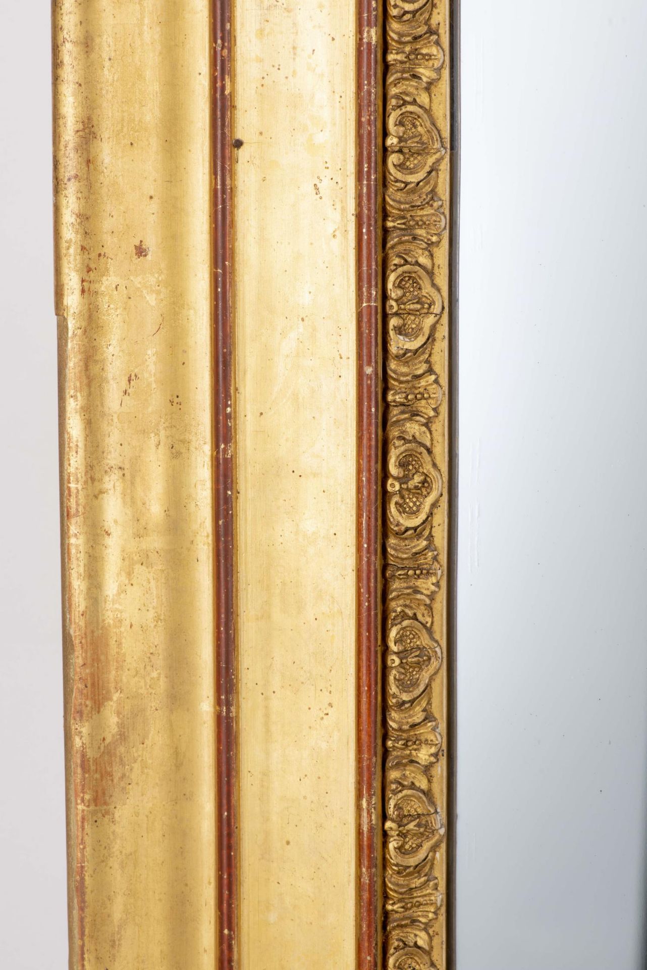 Miroir de cheminée au mercure à cadre en bois et stuc doré d'époque Nap. III. H. [...] - Image 2 of 4