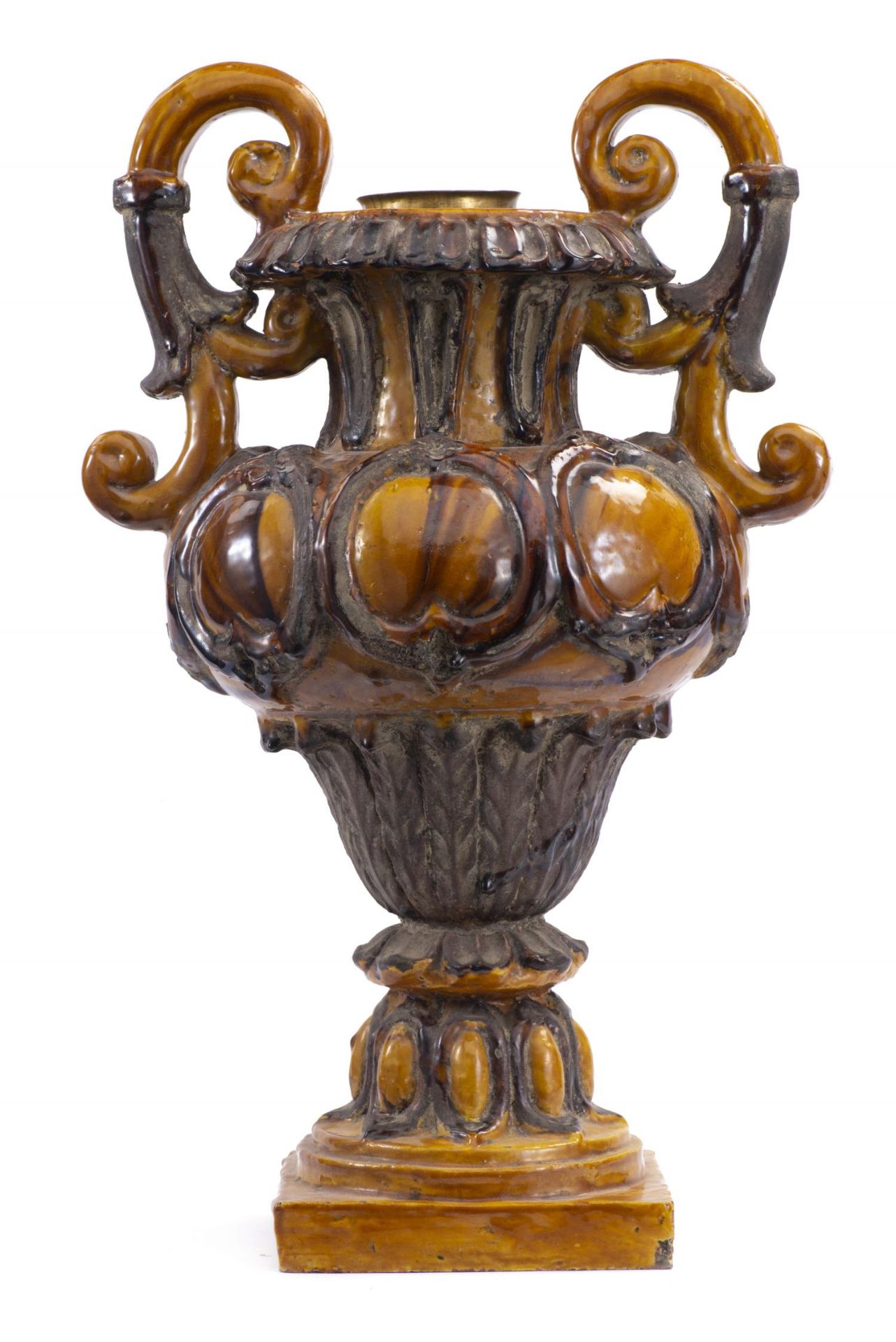 Vase balustre à glaçure jaune sur piédouche à deux anses en terre cuite [...]