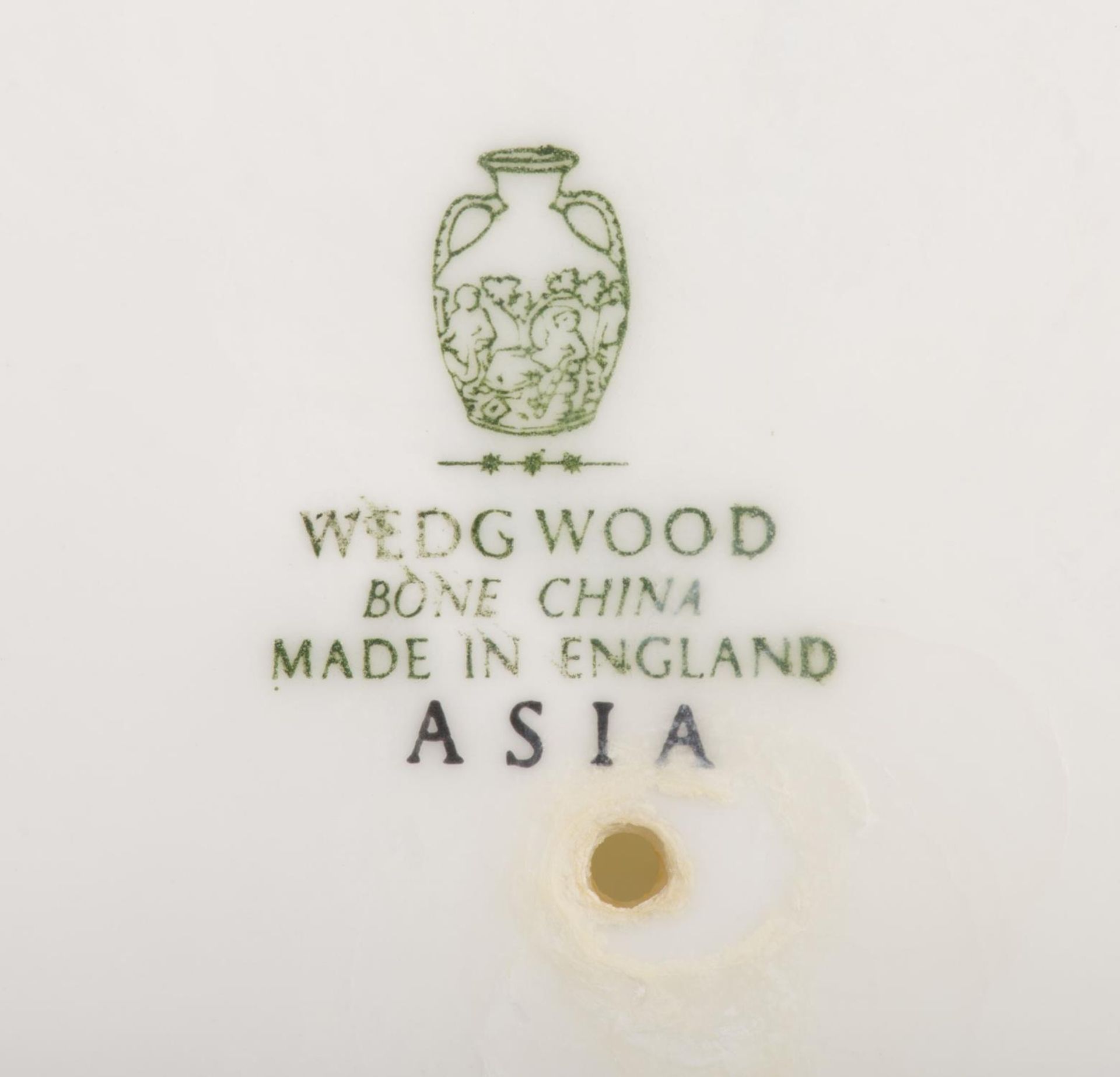 Service en porcelaine de Wedgwood modèle "Asia" noir et or comprenant: - 11 tasses [...] - Image 9 of 28