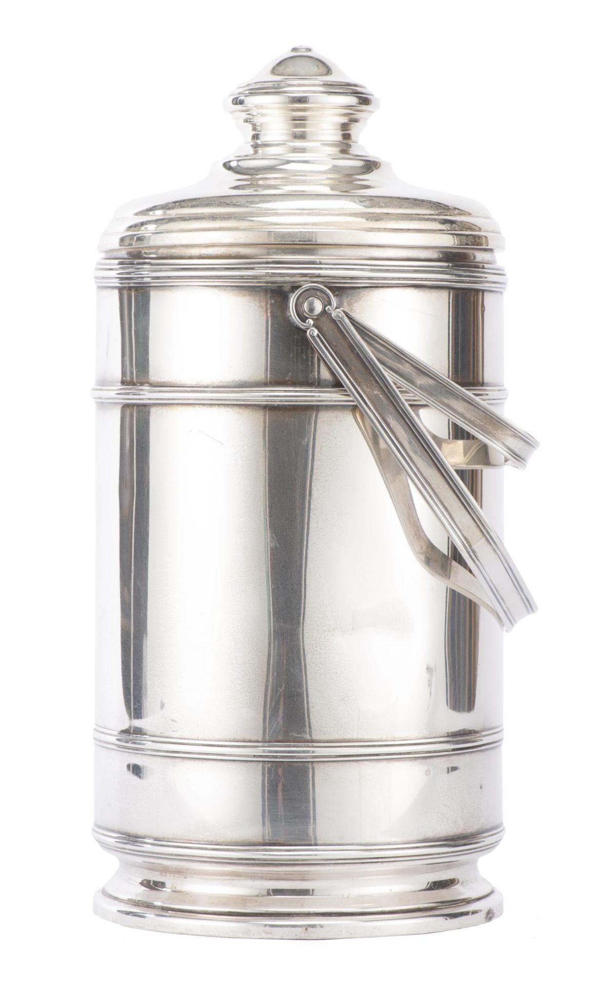 Cartier Thermos en argent .925 avec intérieur en Pyrex. Deux anses. H. 30 cm Diam. [...]