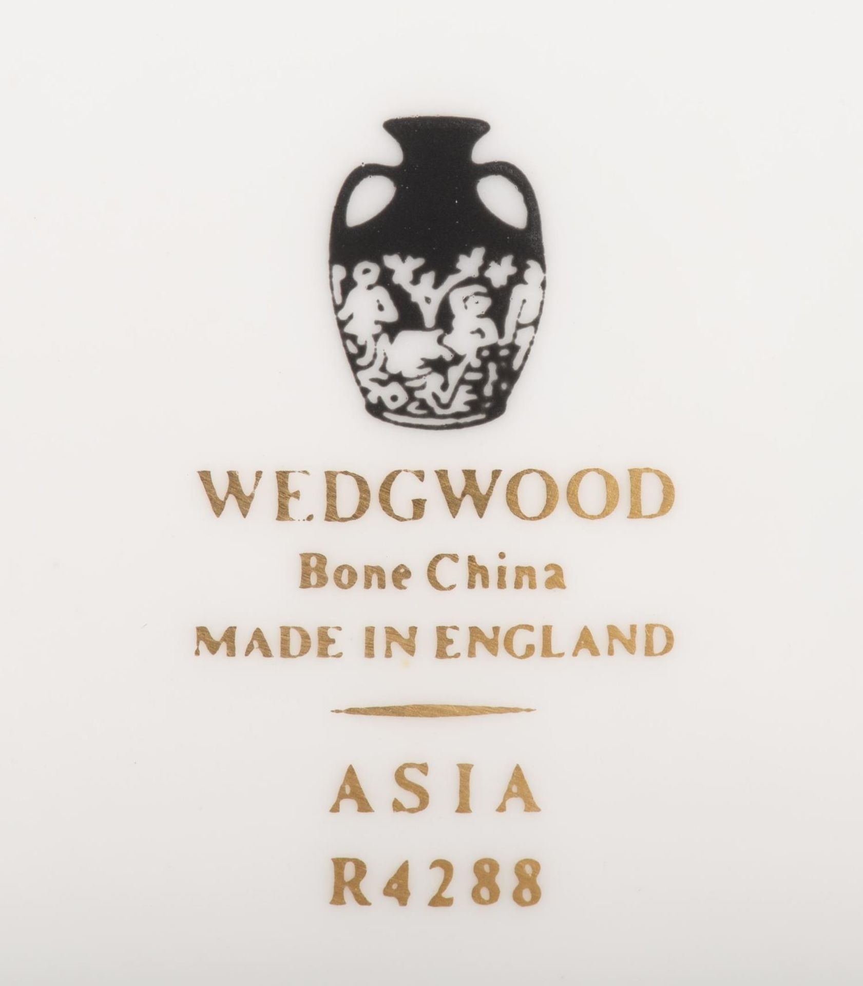 Service en porcelaine de Wedgwood modèle "Asia" noir et or comprenant: - 11 tasses [...] - Image 10 of 28