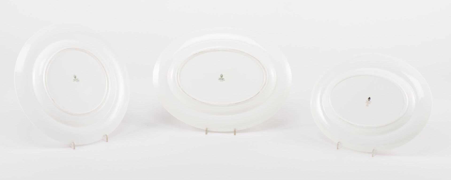 Service en porcelaine de Wedgwood modèle "Asia" noir et or comprenant: - 11 tasses [...] - Image 22 of 28