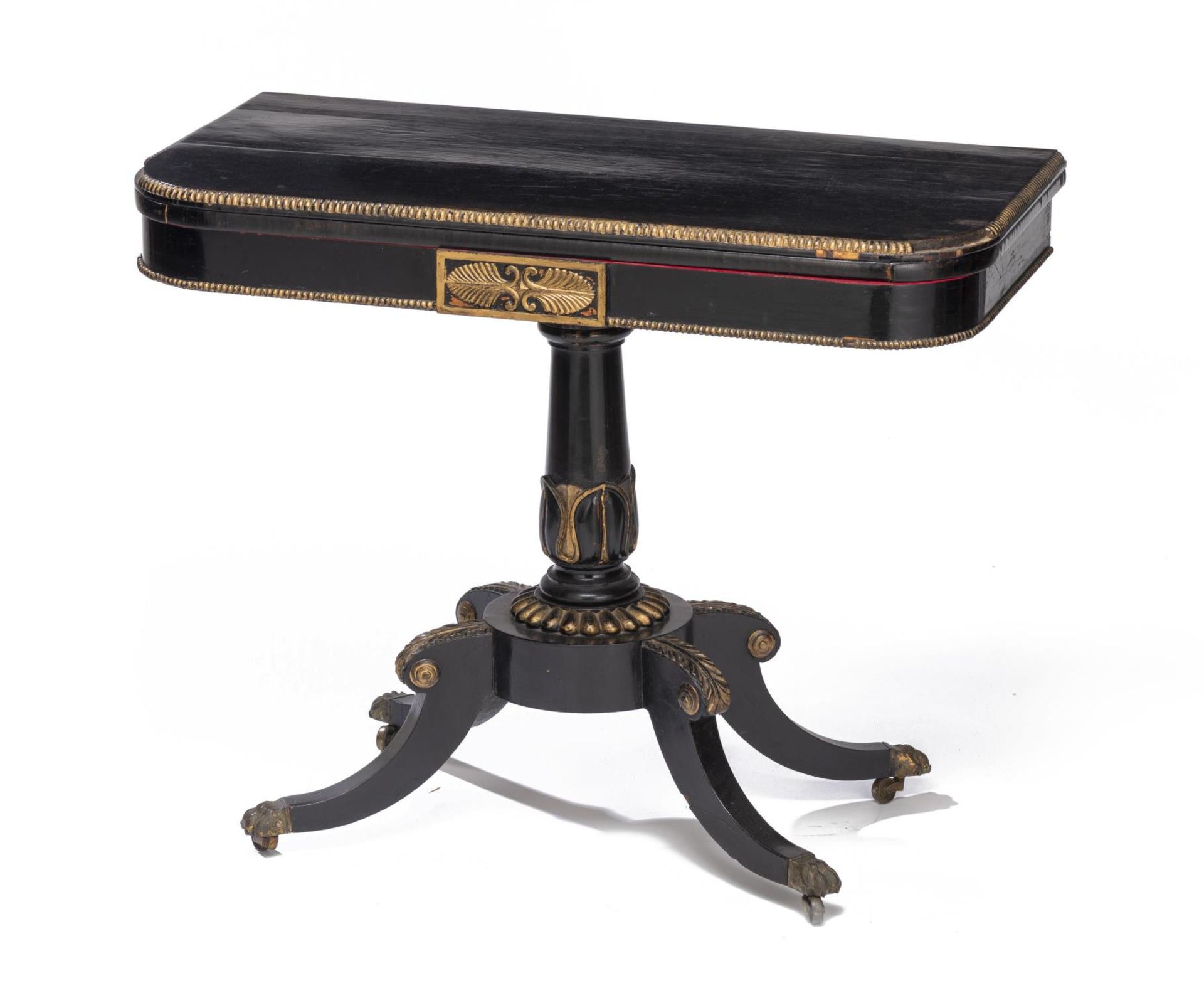 Table de jeu d'époque Nap. III d'Italie en bois noirci et décor sculpté imitant le [...]