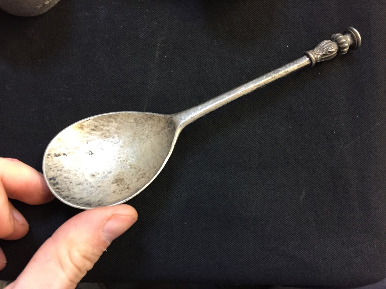 * Mixed Silver. A collection of silver including an 18th mote spoon - Bild 6 aus 7