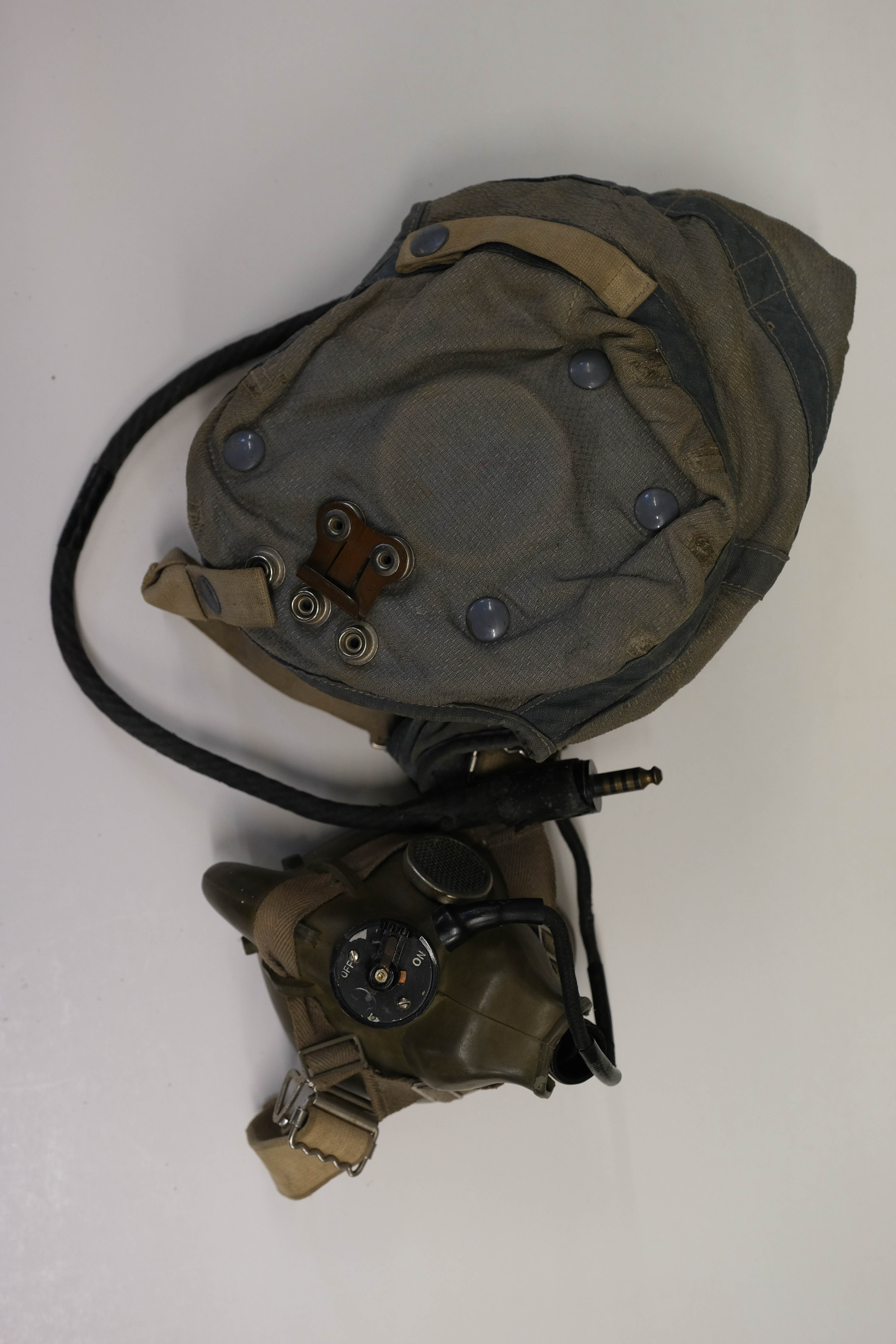 * Flying Helmets. A WWII B Type flying helmet and others - Image 5 of 7