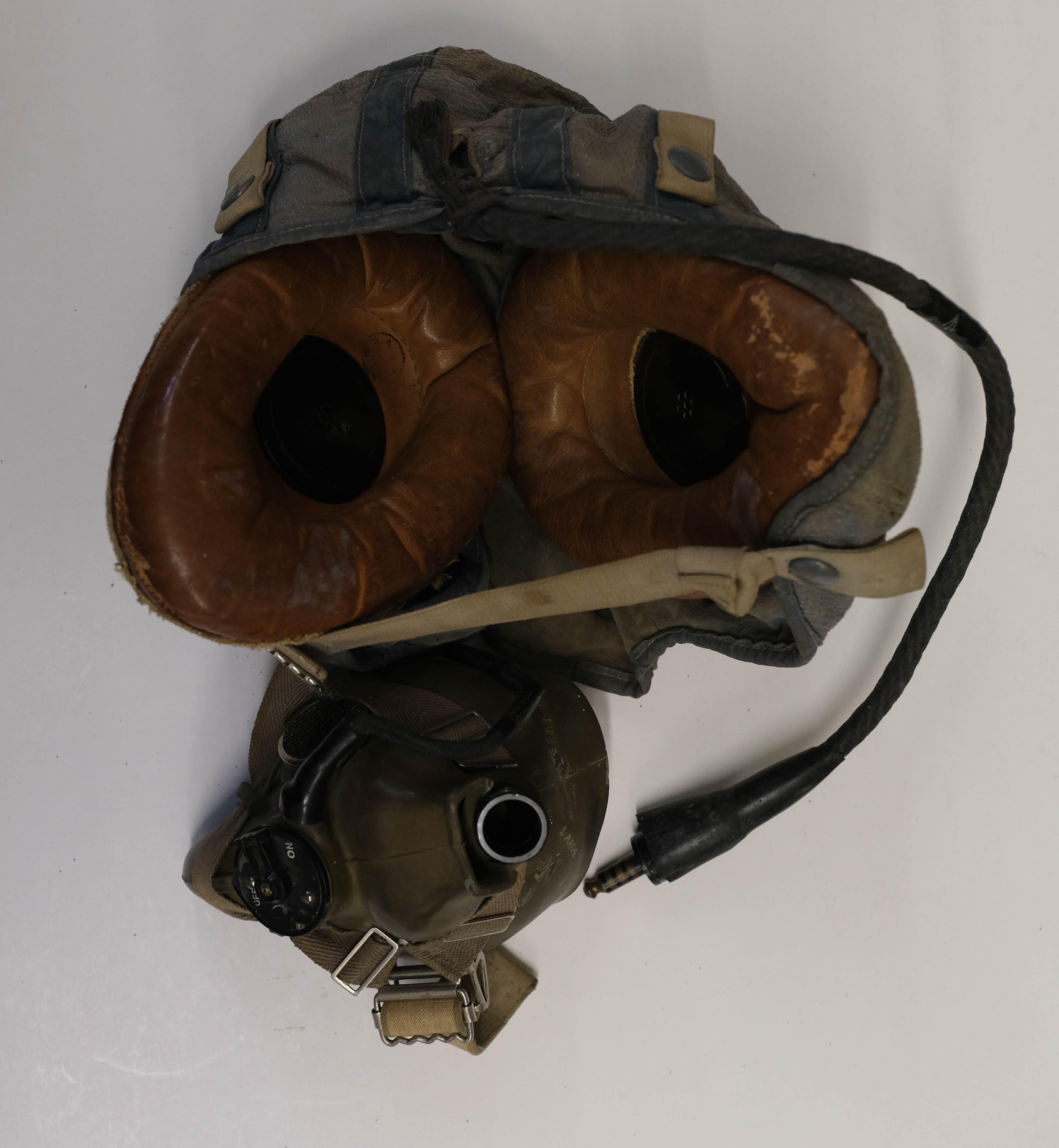 * Flying Helmets. A WWII B Type flying helmet and others - Image 7 of 7