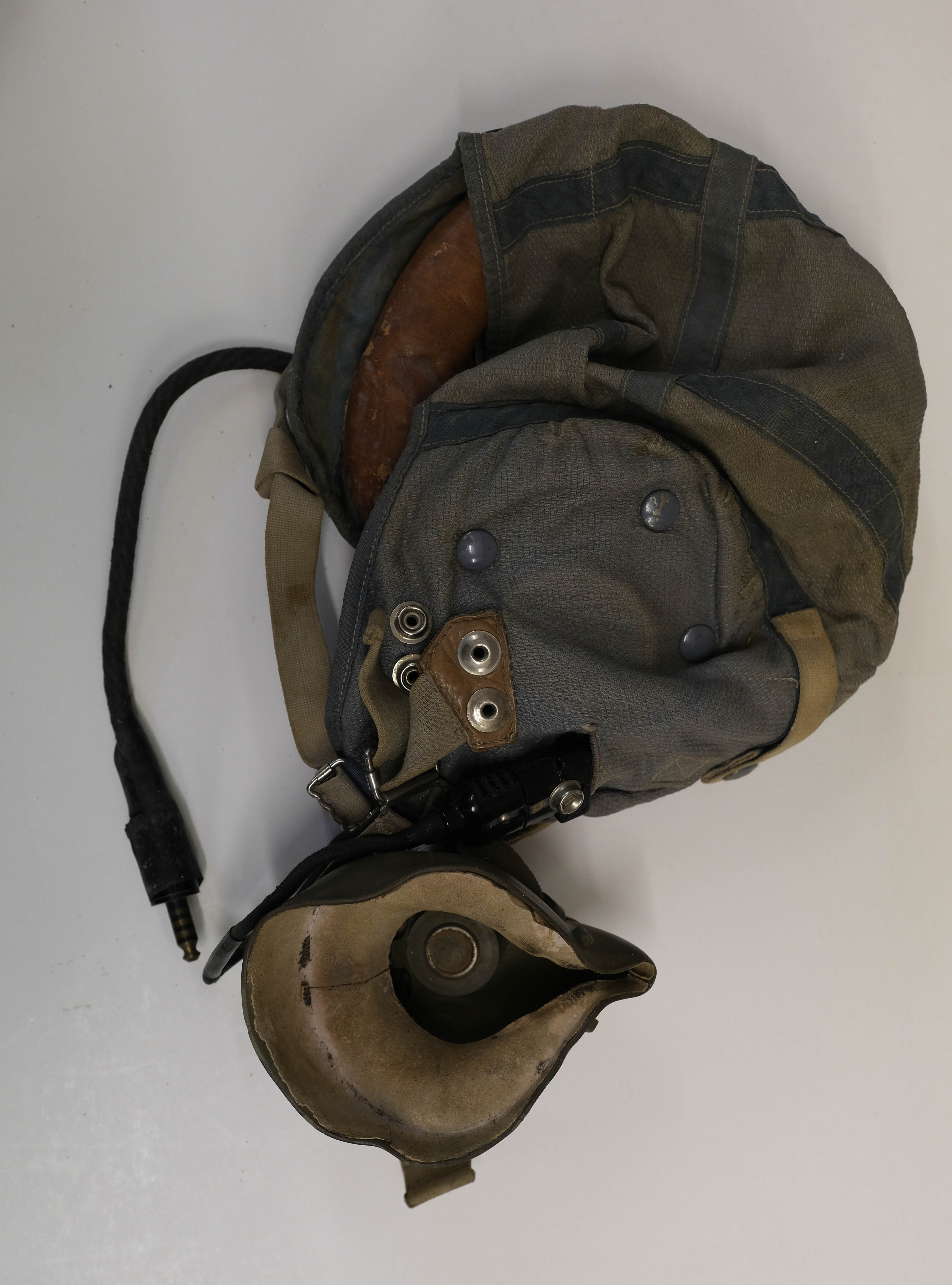* Flying Helmets. A WWII B Type flying helmet and others - Image 6 of 7