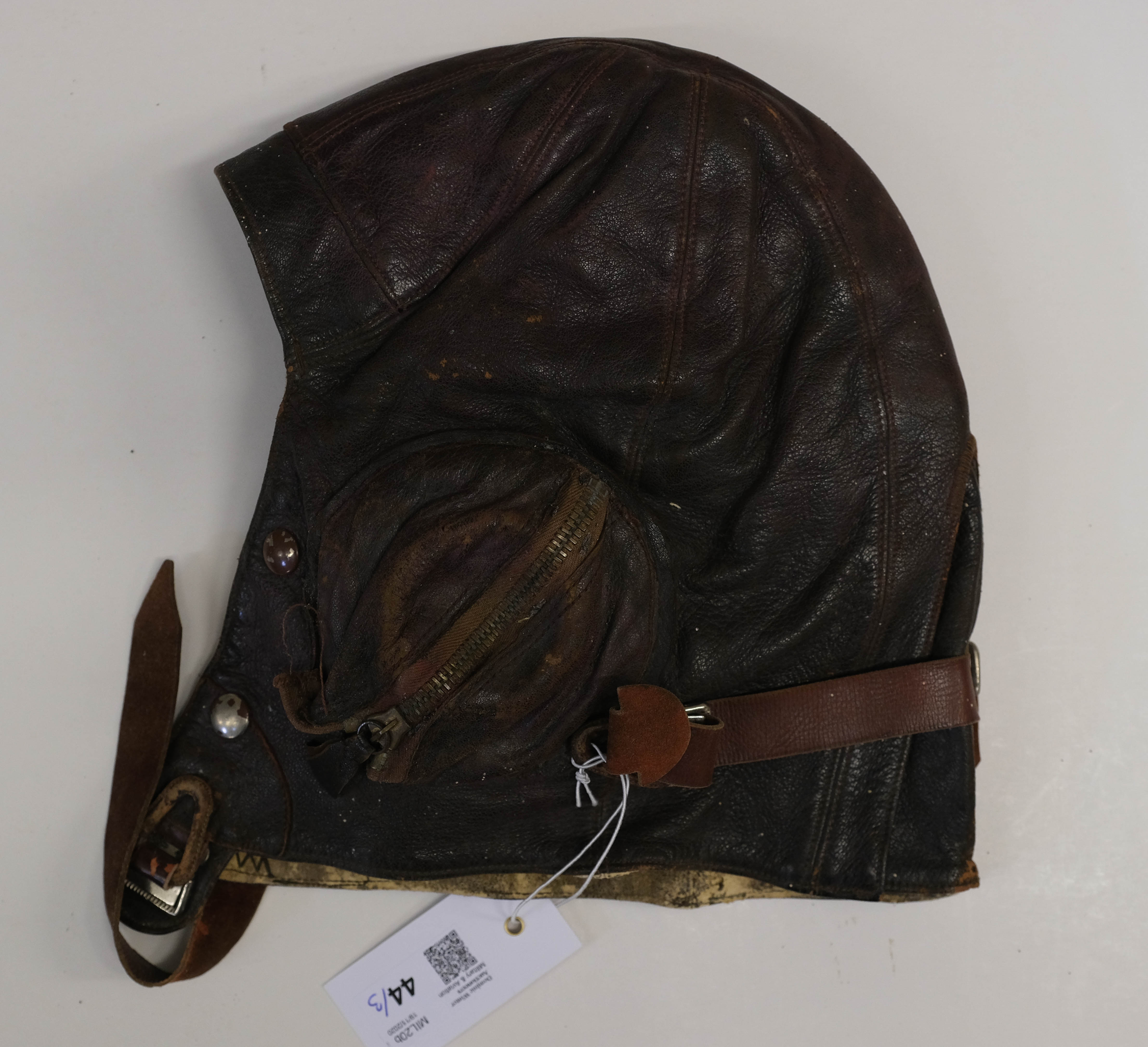 * Flying Helmets. A WWII B Type flying helmet and others - Image 4 of 7