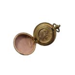 1913 GOLD SOVEREIGN 22ct Gold. 7.98g With base metal Sovereign purse.