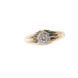 AN 18 CARAT GOLD SOLITAIRE DIAMOND RING