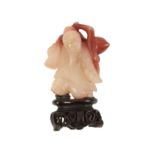 SMALL AGATE CARVED FIGURE OF SHOULAO, LATE QING DYNASTY