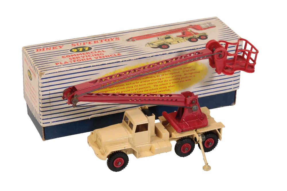 DINKY SUPERTOYS COMMERCIAL SERVICING PLATFORM VEHICLE (977)