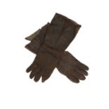 A PAIR OF WORLD WAR I LEATHER FLYING GLOVES