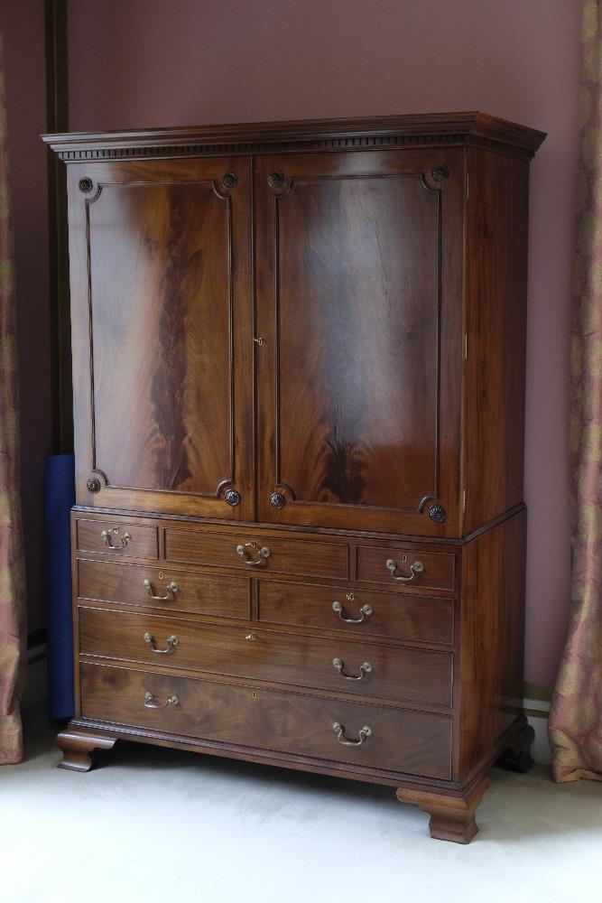 A GEORGE III STYLE MAHOGANY LINEN PRESS BY MARTIN DODGE