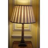 A NEO-CLASSICAL STYLE MARBLE AND BRONZE METAL TABLE LAMP