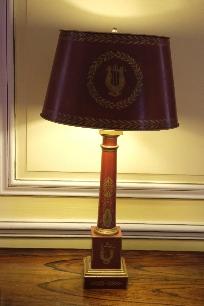 A REGENCY STYLE TOLE PEINTRE TABLE LAMP