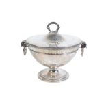 A GEORGE III SILVER DISH AND COVER BY DANIEL SMITH & ROBERT SHARP,