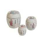 GRADUATED SET OF THREE FAMILLE ROSE BARREL-FORM BOXES, LATE QING DYNASTY