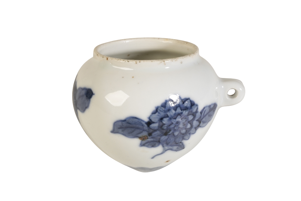 BLUE AND WHITE 'CHRYSANTHEMUM' BIRD FEEDER, WANLI PERIOD