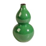 APPLE-GREEN CRACKLE-GLAZED DOUBLE GOURD VASE