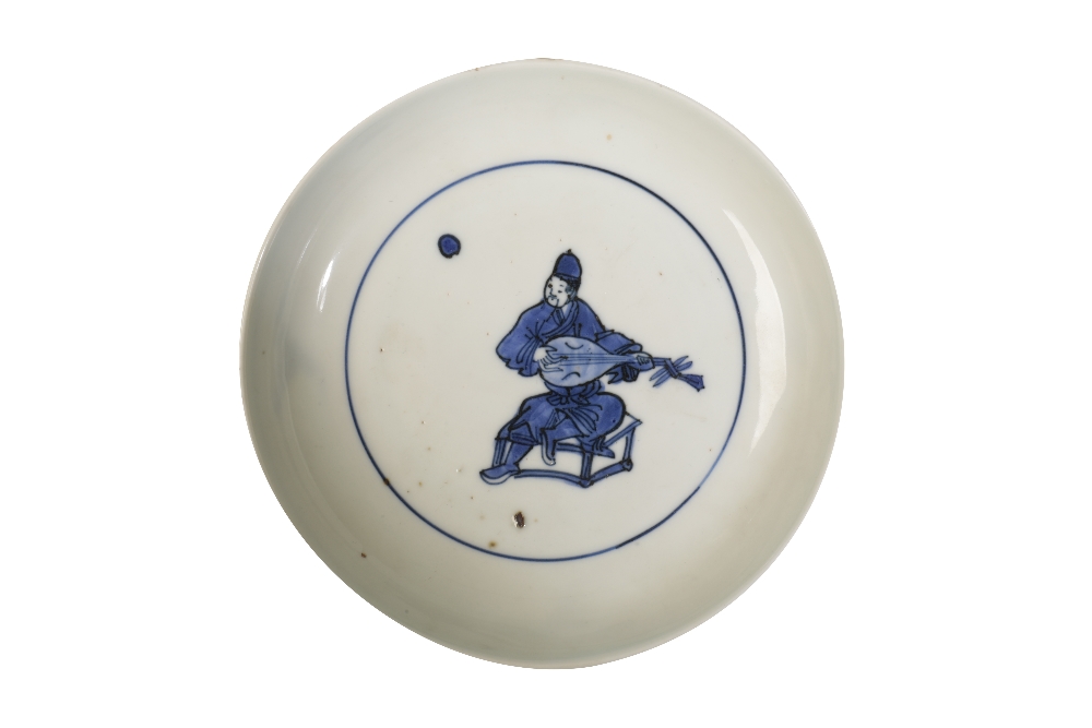 BLUE AND WHITE SAUCER DISH, LATE MING DYNASTY