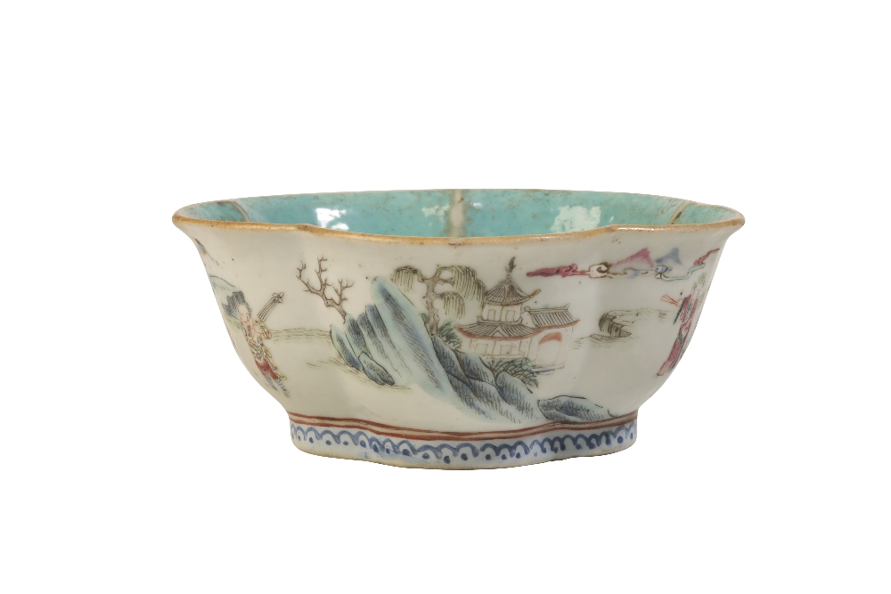 FAMILLE ROSE TURQUOISE-GROUND BOWL, QING DYNASTY, 19TH CENTURY - Image 4 of 5