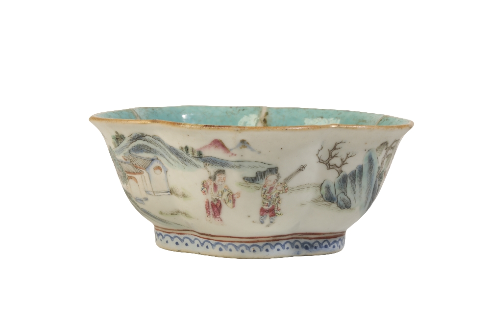 FAMILLE ROSE TURQUOISE-GROUND BOWL, QING DYNASTY, 19TH CENTURY - Image 2 of 5