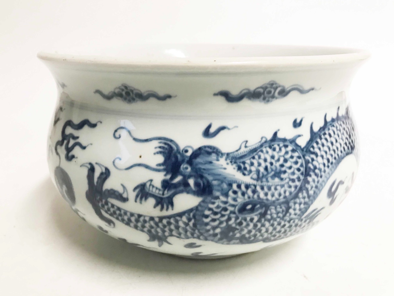 BLUE AND WHITE 'DRAGON' JARDINIERE, 17TH CENTURY STYLE - Image 2 of 4