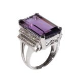 A MODERN AMETHYST AND DIAMOND RING,