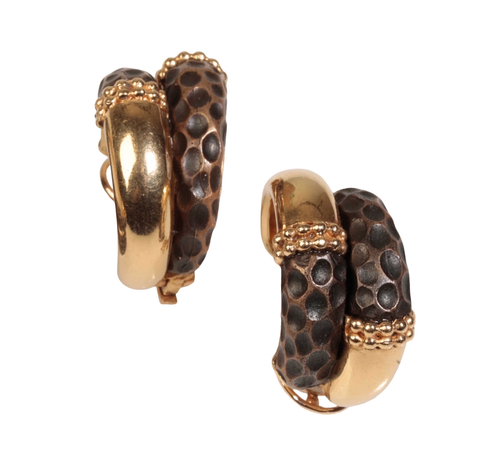 A PAIR OF VINTAGE BOUCHERON PARIS BRONZE AIRAIN AND 18CT YELLOW GOLD CLIP EARRINGS - Image 2 of 2