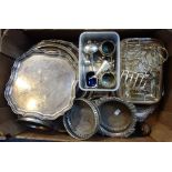 A COLLECTION OF SILVER PLATED ITEMS including serving dishes