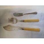 A SILVER AND BONE HANDLE FISH SERVING SET