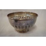 A SILVER SUGAR BOWL, part fluted decoration and raised on a circular foot, 9.5cm dia (c.2.9oz)