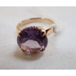 AN ALEXANDRITE DRESS RING, on an unmarked yellow gold shank, ring size K