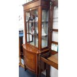 AN EDWARDIAN MAHOGANY MARQUETRY AND SATINWOOD CROSSBANDED DISPLAY CABINET with bow fronted