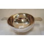 A SILVER TWO-HANDLED PORRINGER, 17cm dia (c.5.8oz)