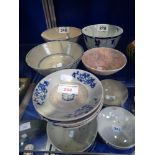 A COLLECTION OF ORIENTAL BOWLS and saucers