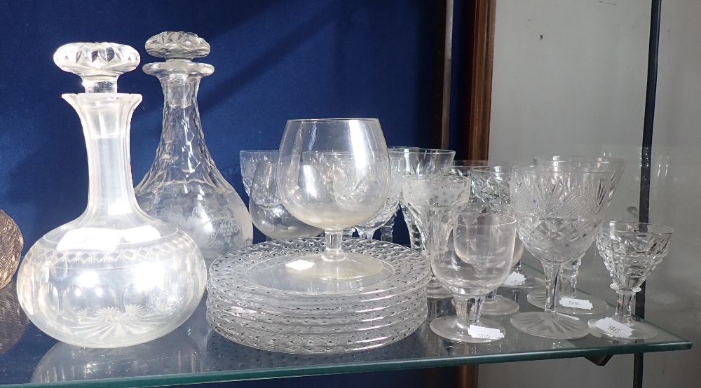 A COLLECTION OF GLASSWARE