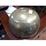 A HEAVY CHINESE POLISHED BRASS BOWL, decorated with warriors, six character mark to the base, 25cm d