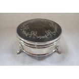 A SILVER AND TORTOISESHELL TRINKET BOX with silver inlaid ribbon and swag decoration, approximately