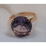 AN ALEXANDRITE DRESS RING, on an unmarked yellow gold shank, ring size K