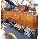 A MAHOGANY SIDEBOARD IN GEORGE III STYLE, early 20th century, with fluted gallery back and serpentin