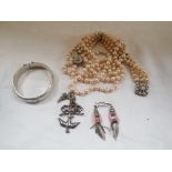 A COLLECTION OF COSTUME JEWELLERY, including an engraved silver bangle and a clear paste pendant in