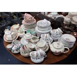A COLLECTION OF TEA AND DINNER WARE