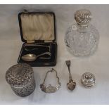 A COMMEMORATIVE CHARLES AND DIANA 1981 SILVER WHISKY LABEL and other small silver