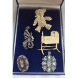 FOUR ITEMS OF COSTUME JEWELLERY, including a micro mosaic brooch and a teddy bear brooch