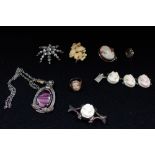 A COLLECTION OF JEWELLERY. to include a moonstone star burst brooch