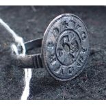 A MEDIEVAL WHITE METAL SEAL RING, circa 14th/15th century, the central roundel of an eagle bordered