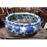 A REPRODUCTION BLUE AND WHITE FOOT BATH